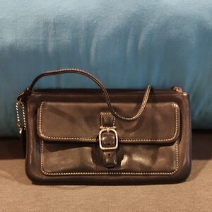 Coach Pre-owned Black Leather Handbag with Buckle